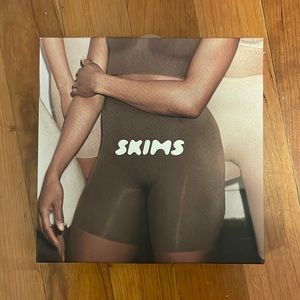 NEVER WORN SKIMS